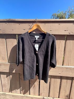 🎉NWT🎉 Black Short Sleeve Ribbed Cardigan with Gold Buttons
